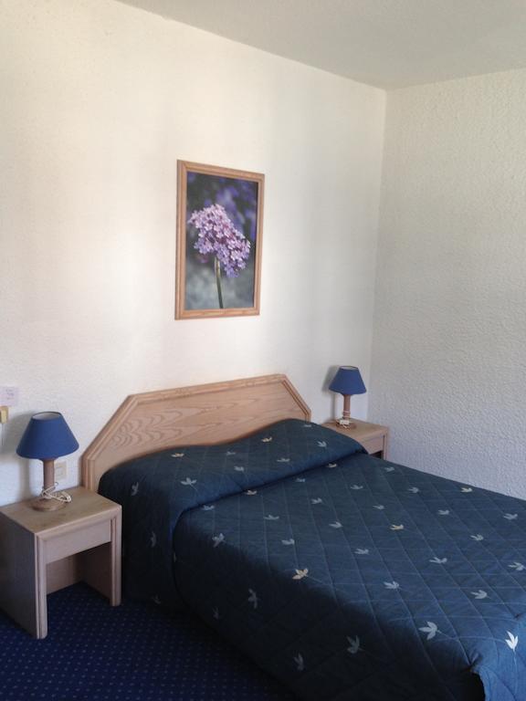 Hotel De La Poste Douvaine Room photo