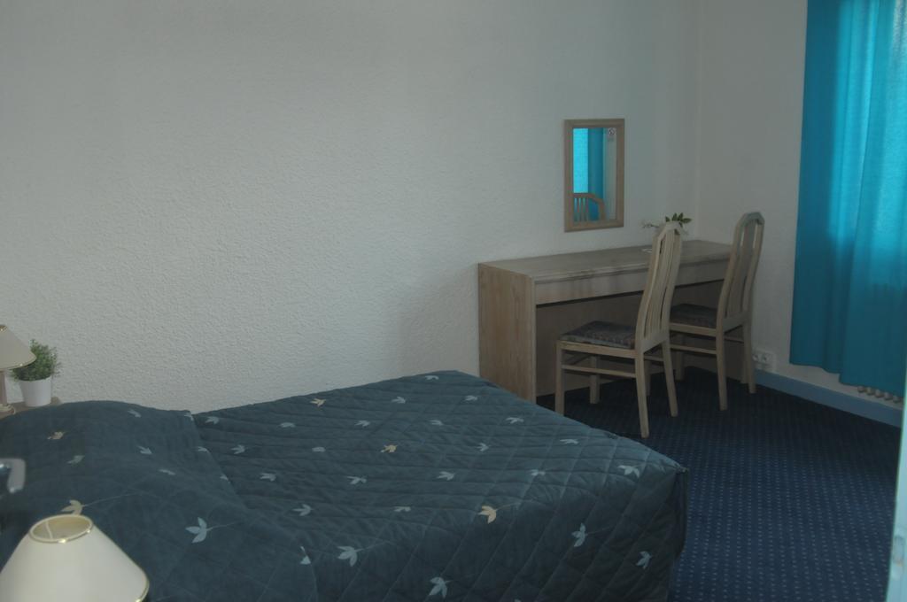 Hotel De La Poste Douvaine Room photo